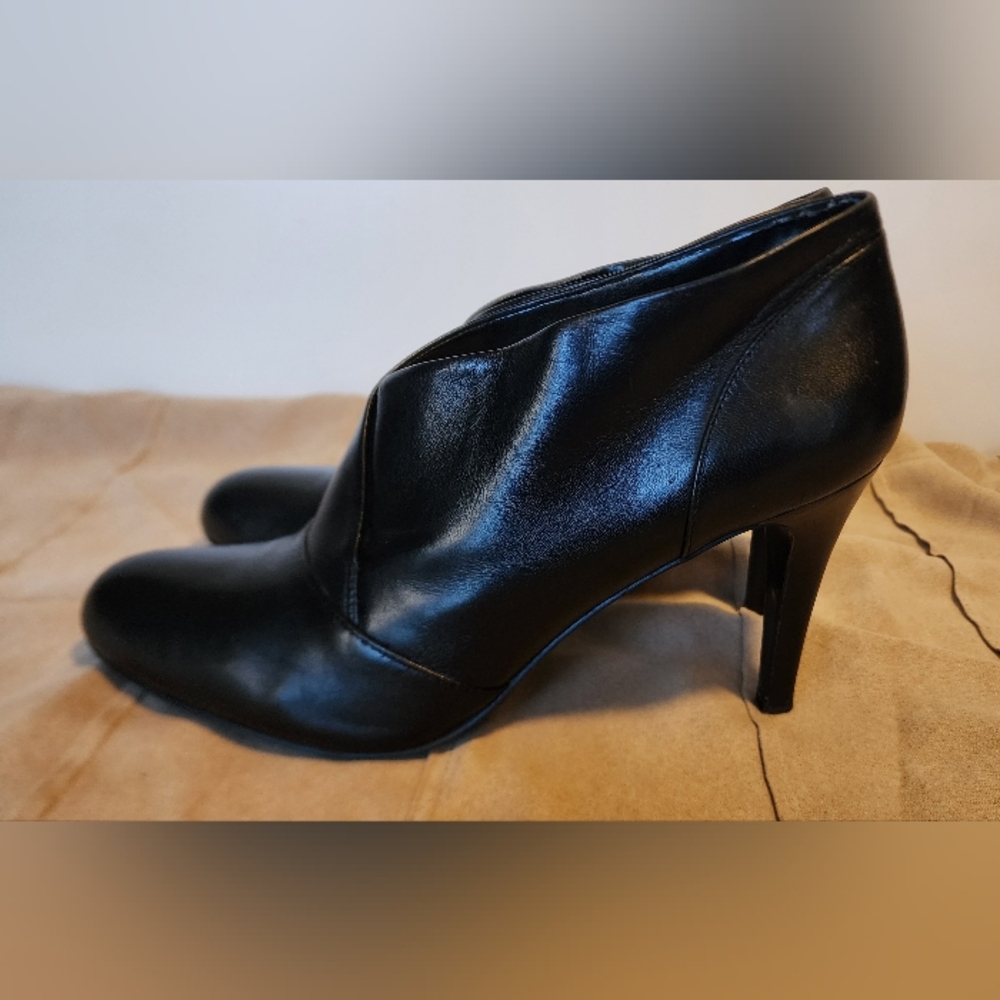 Nine West Black Heeled Boots with Classic Design - Size 10